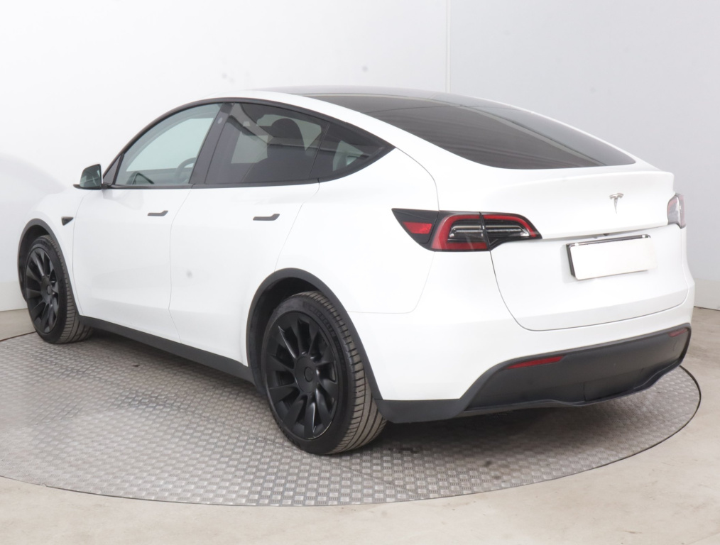 Tesla Model Y 2022 5