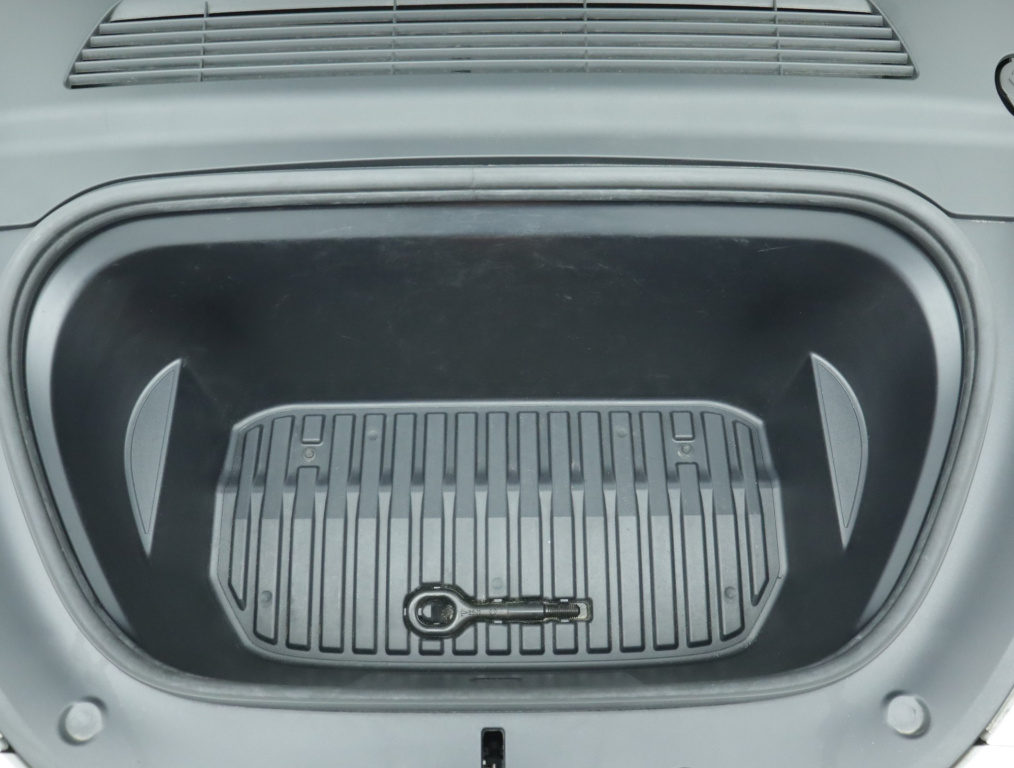 Tesla Model Y 2022 18