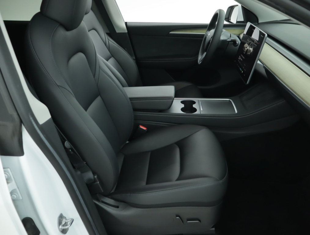 Tesla Model Y 2022 10