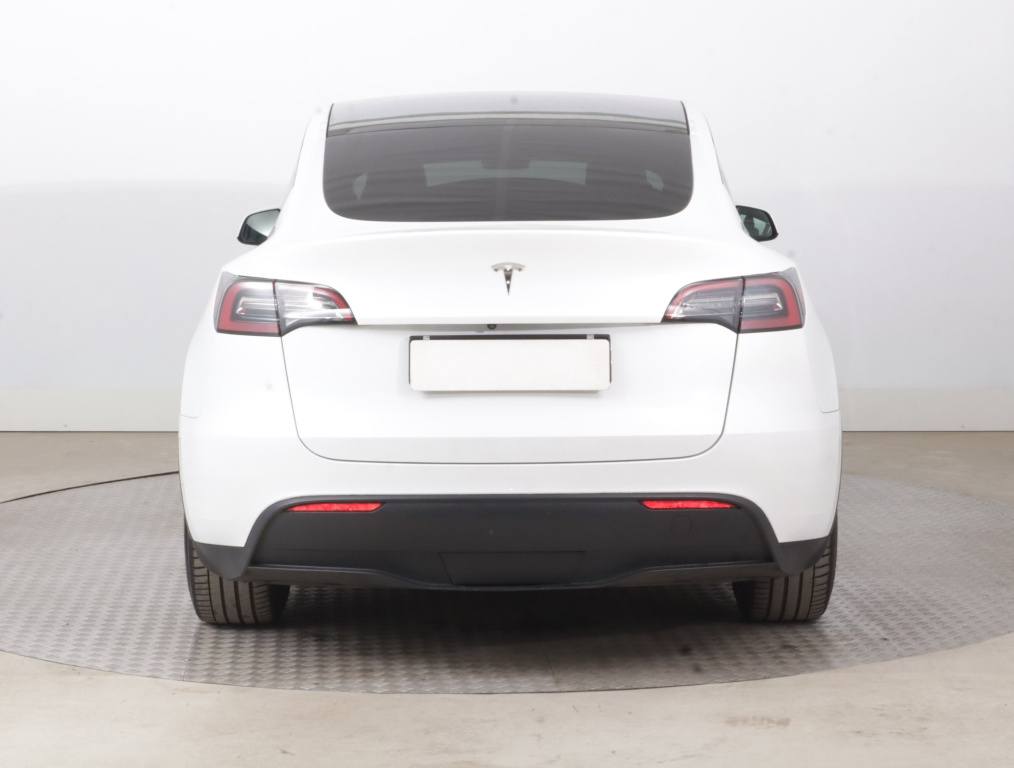 Tesla Model Y 2022 6