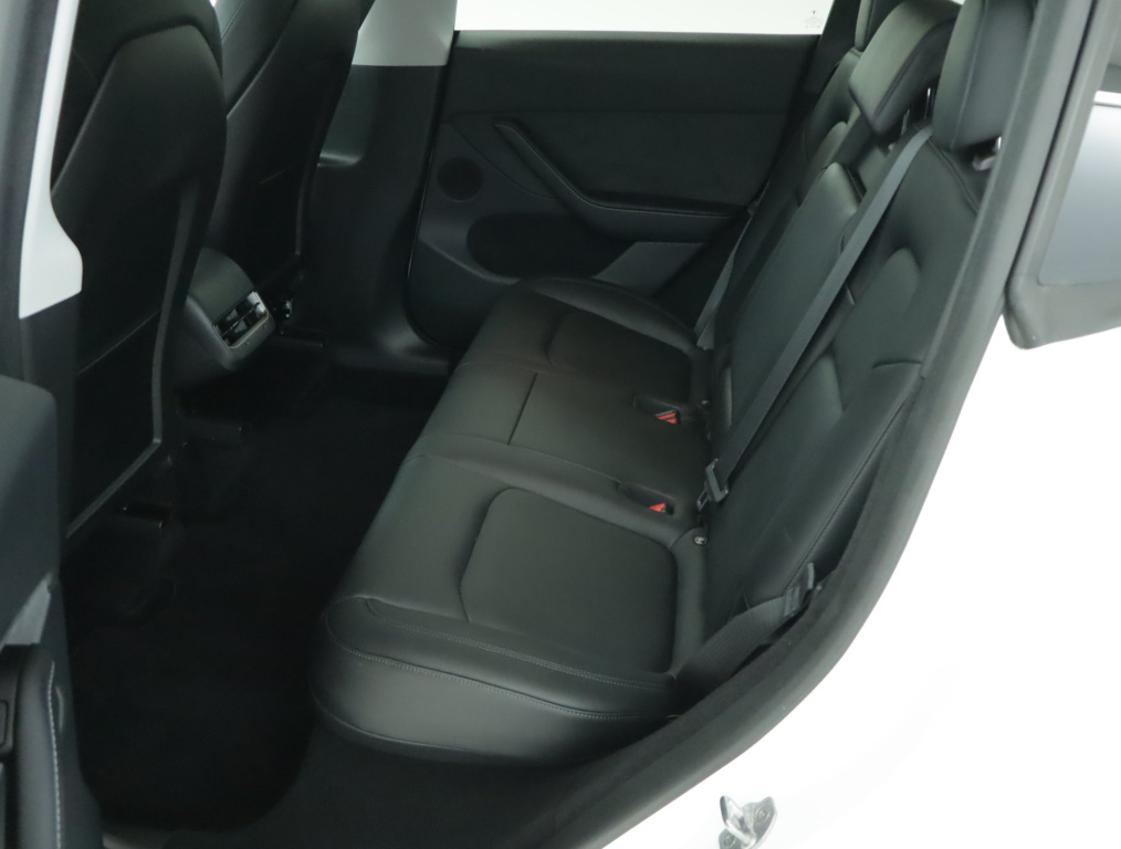 Tesla Model Y 2022 12