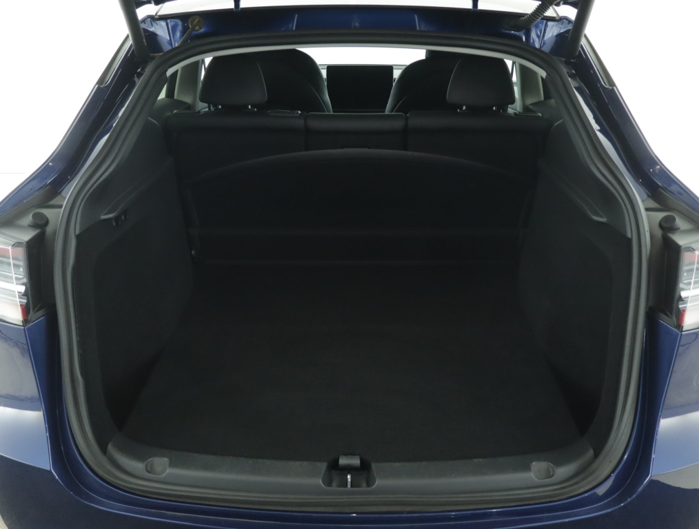 Tesla Model Y 4x4 2023 17