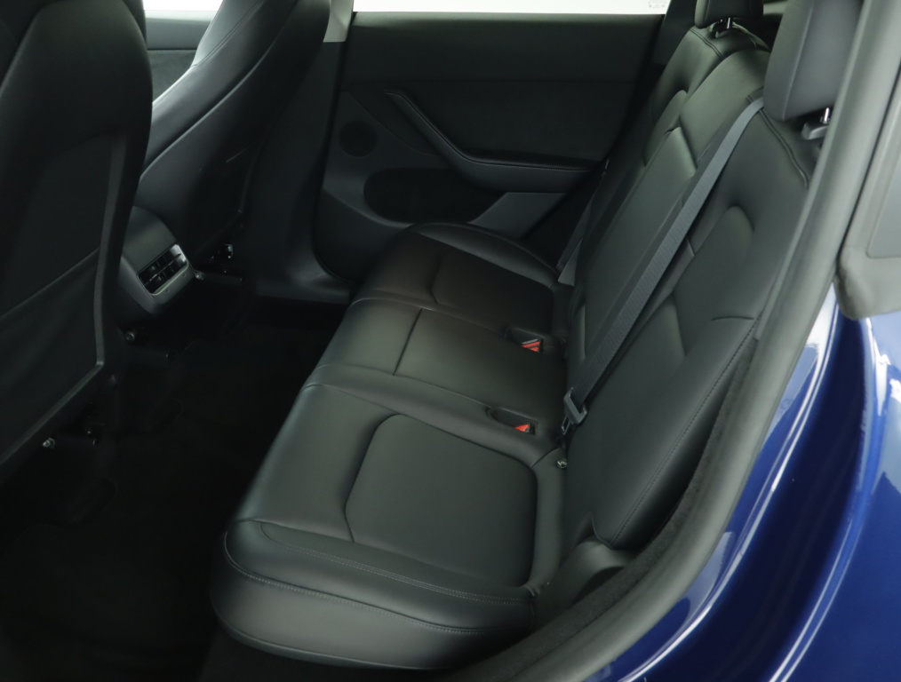 Tesla Model Y 4x4 2023 12