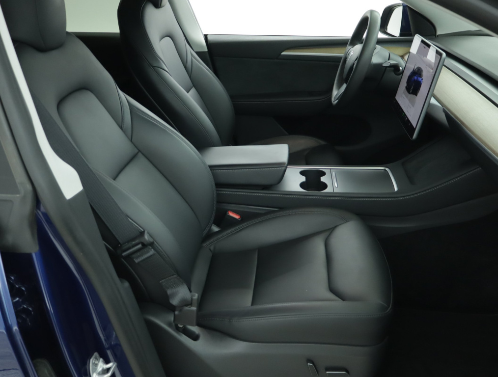 Tesla Model Y 4x4 2023 10