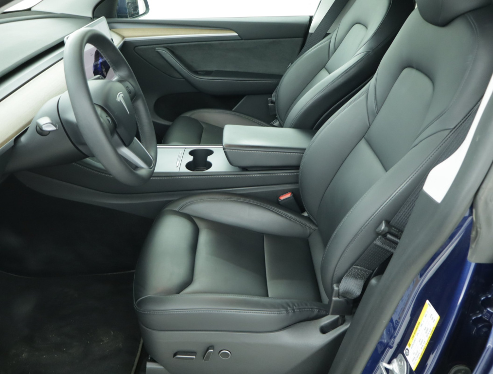 Tesla Model Y 4x4 2023 13