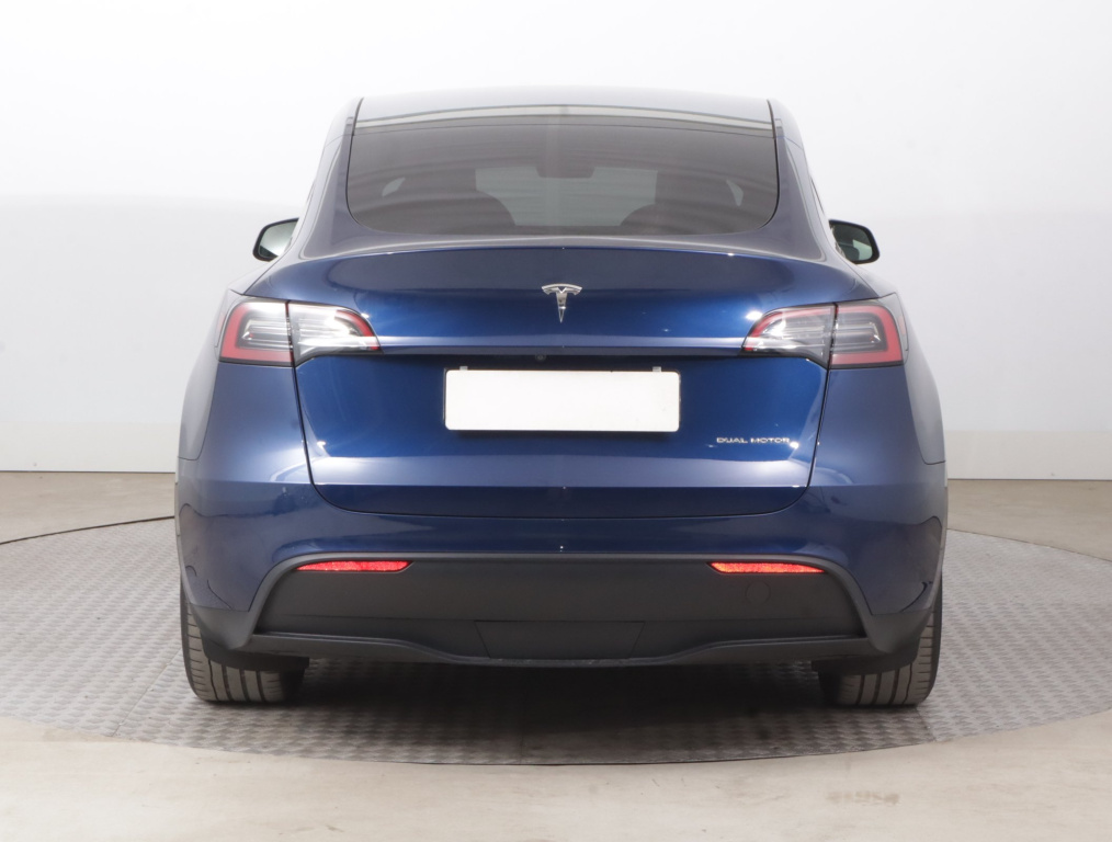 Tesla Model Y 4x4 2023 6