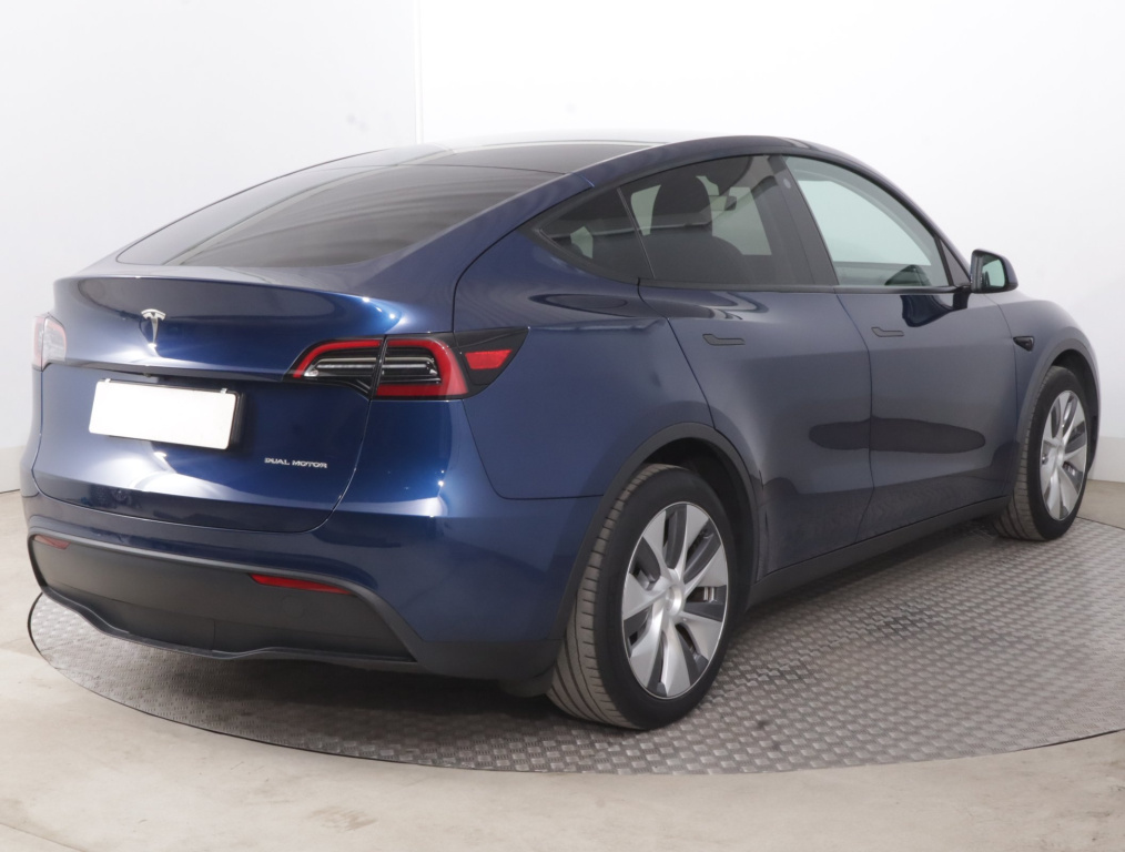 Tesla Model Y 4x4 2023 7