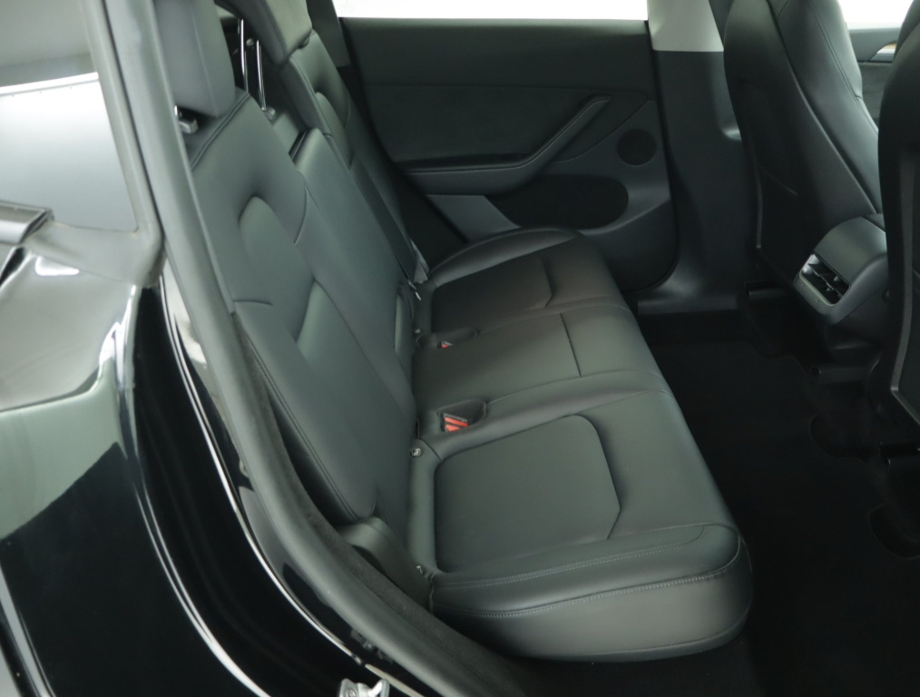 Tesla Model Y 4x4 2023 11