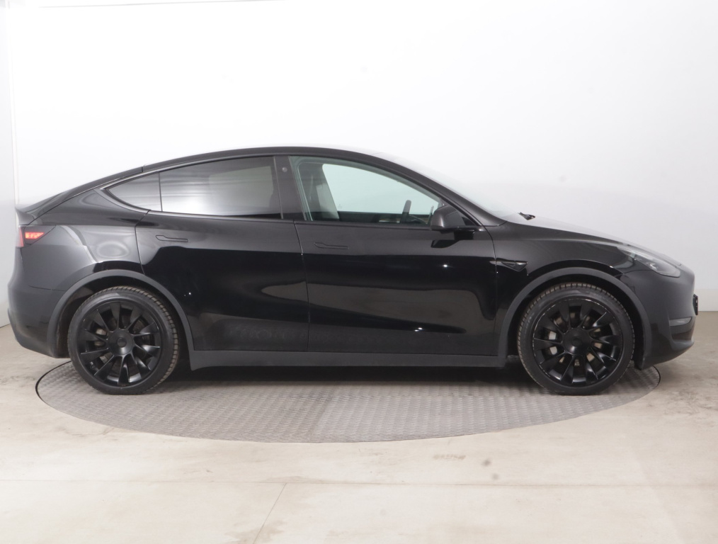 Tesla Model Y 4x4 2023 8