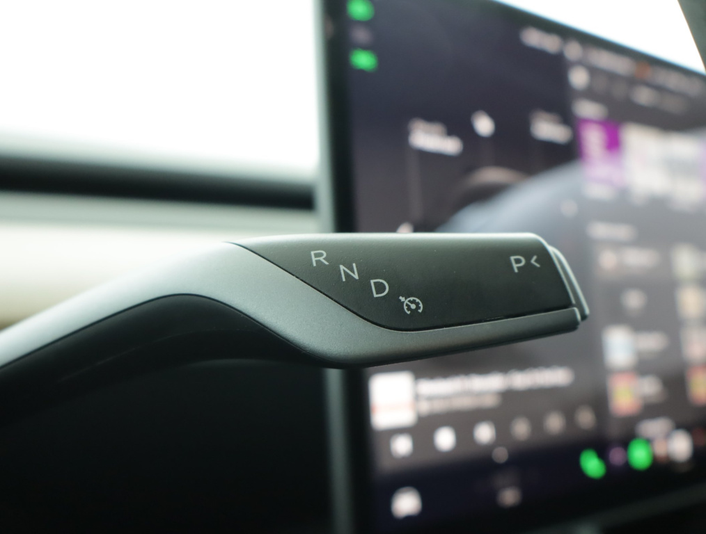 Tesla Model Y 4x4 2023 16