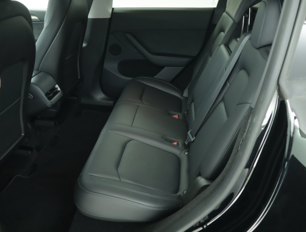 Tesla Model Y 4x4 2023 12