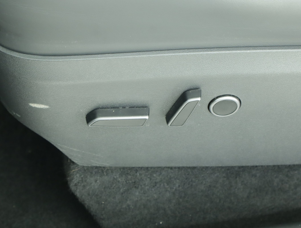 Tesla Model Y 4x4 2023 21