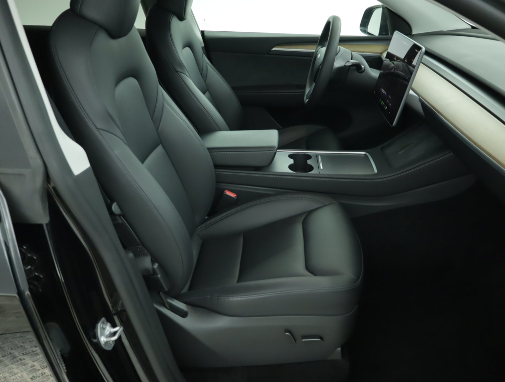 Tesla Model Y 4x4 2023 10