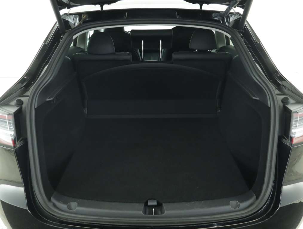 Tesla Model Y 4x4 2023 17