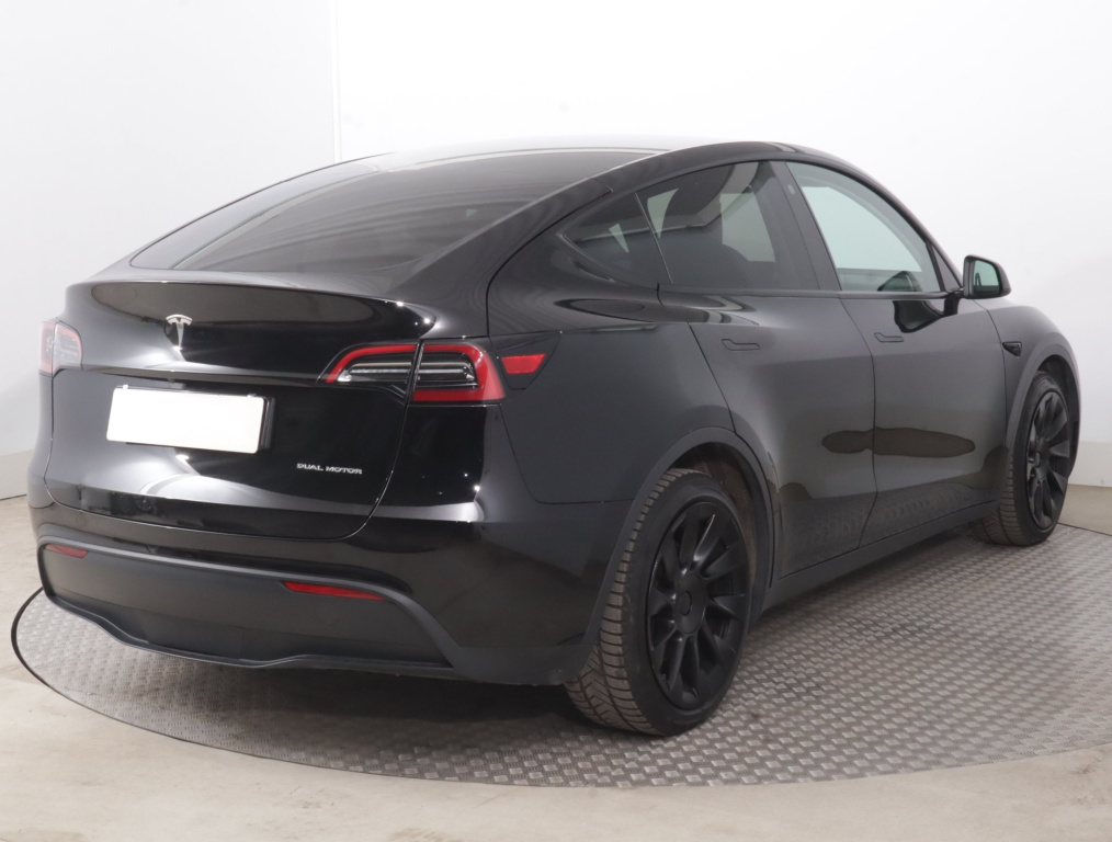 Tesla Model Y 4x4 2023 7