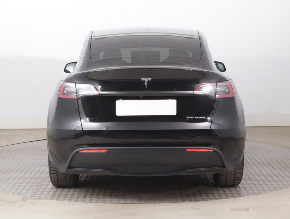 Tesla Model Y 4x4 2023 6
