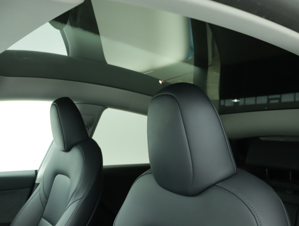 Tesla Model Y 4x4 2023 18