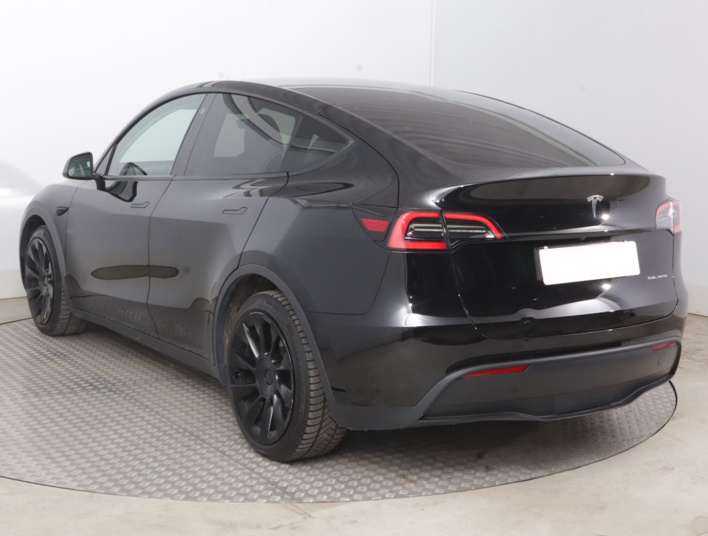 Tesla Model Y 4x4 2023 5