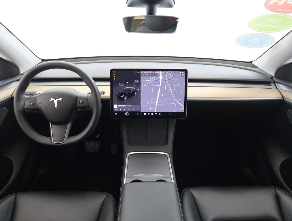 Tesla Model Y 2023 9