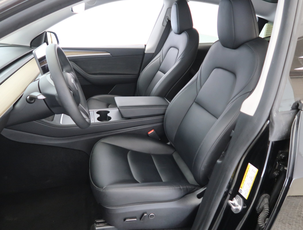 Tesla Model Y 2023 13
