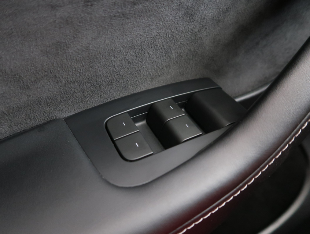 Tesla Model Y 2023 22