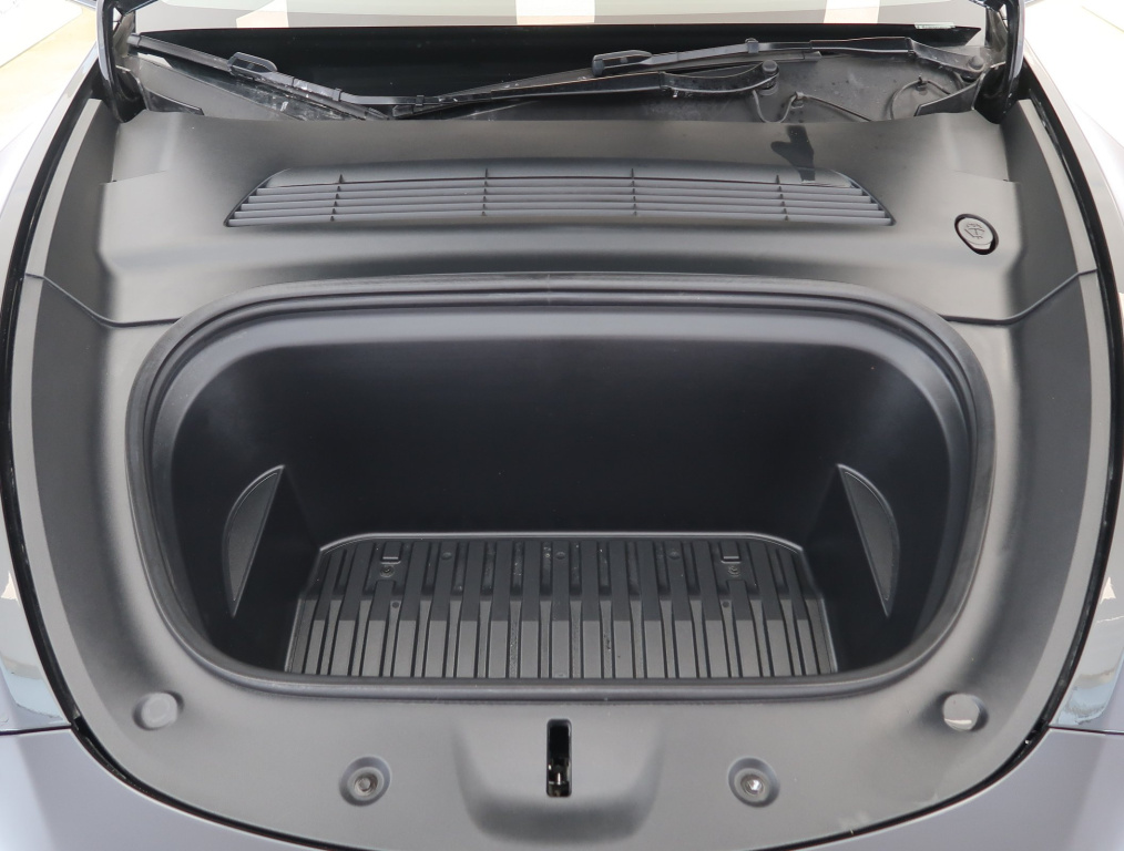 Tesla Model Y 2023 21