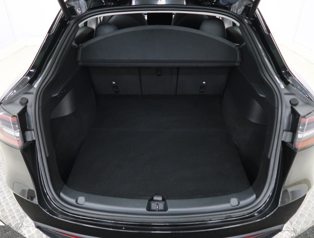 Tesla Model Y 2023 16