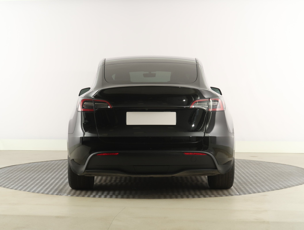 Tesla Model Y 2023 6