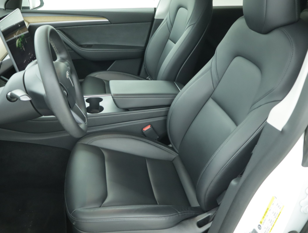 Tesla Model Y 4x4 2022 13
