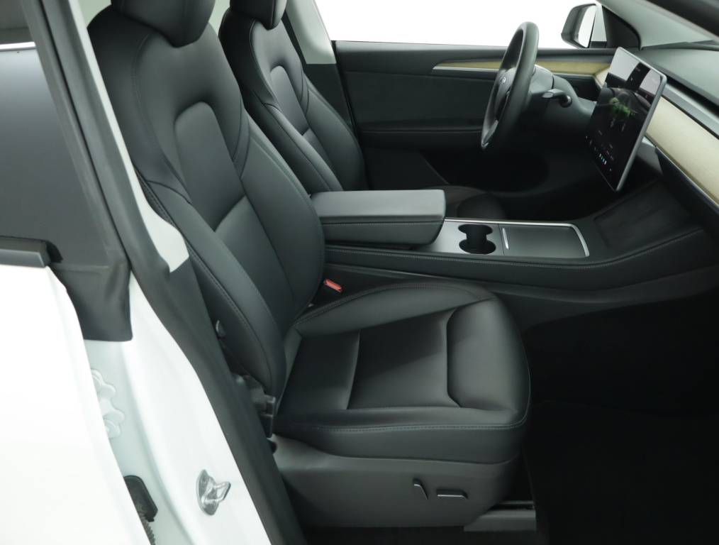 Tesla Model Y 4x4 2022 10