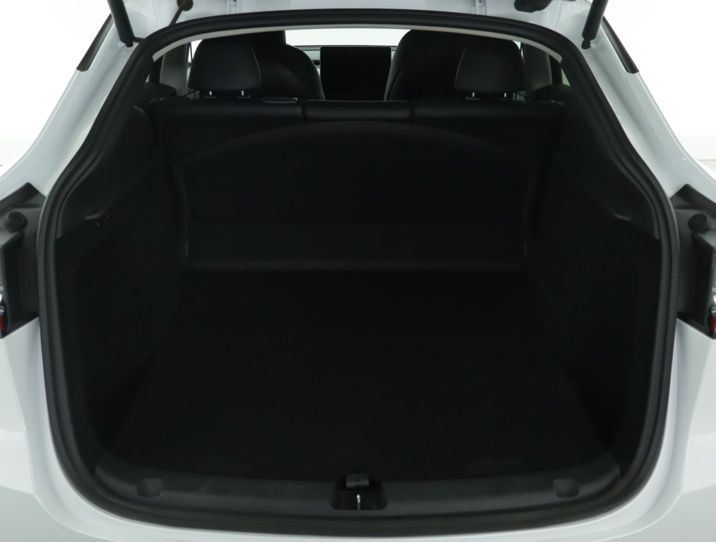 Tesla Model Y 4x4 2022 17