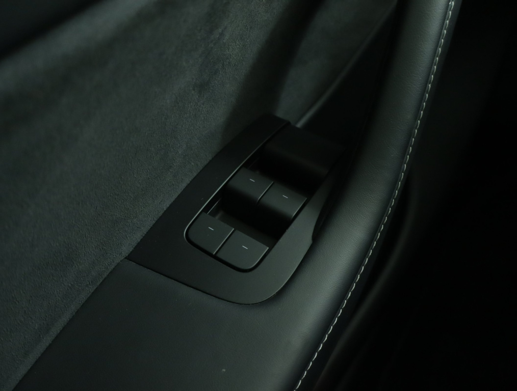 Tesla Model Y 4x4 2022 21