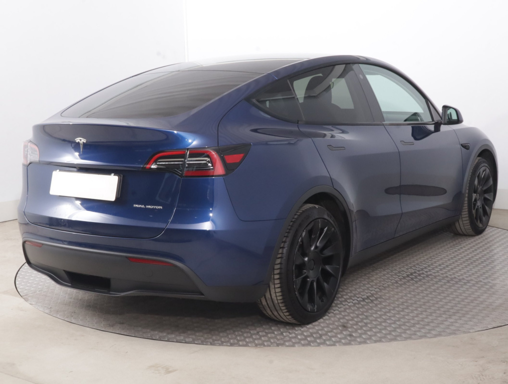 Tesla Model Y 4x4 2023 7