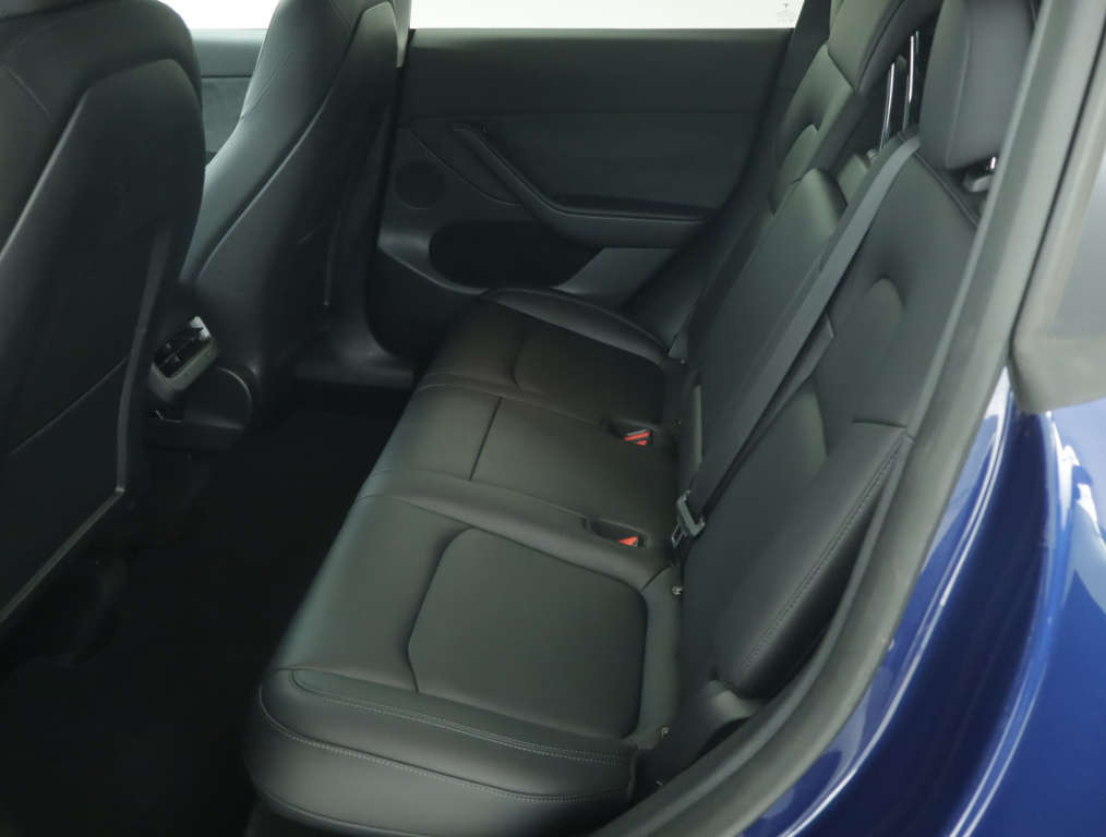 Tesla Model Y 4x4 2023 12