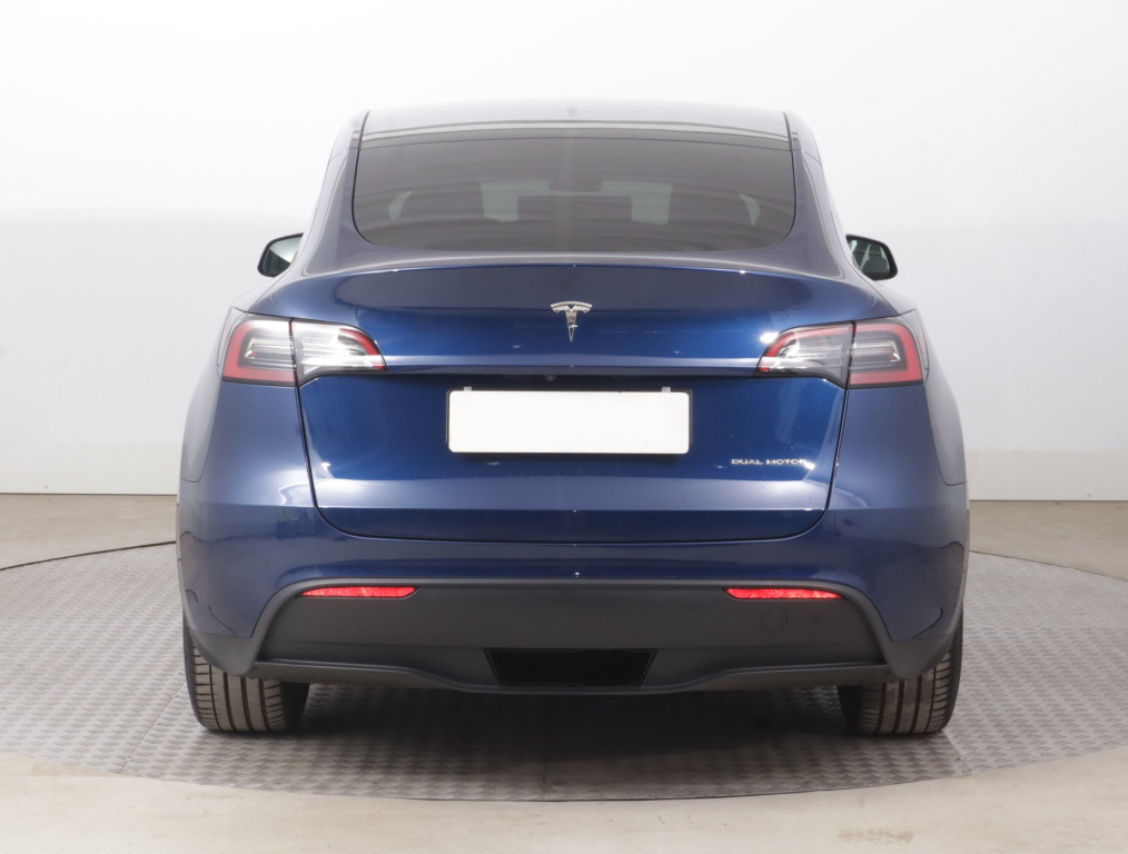 Tesla Model Y 4x4 2023 6