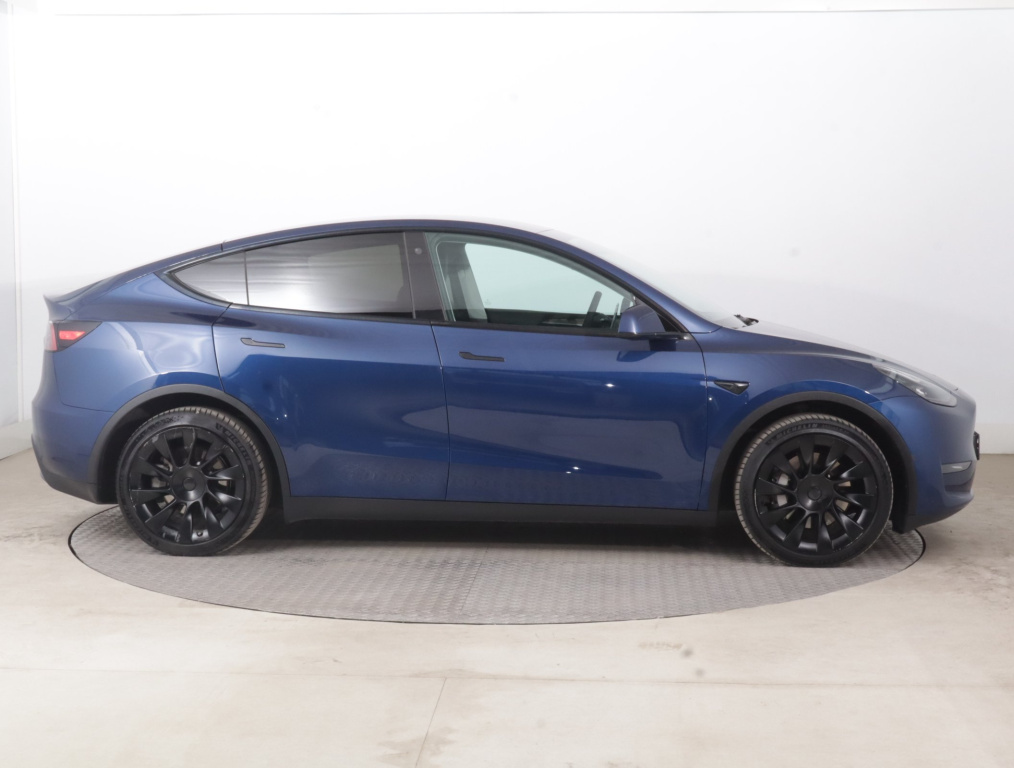 Tesla Model Y 4x4 2023 8