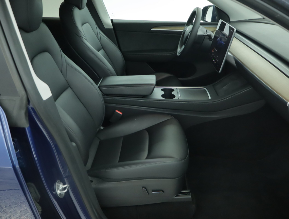 Tesla Model Y 4x4 2023 10