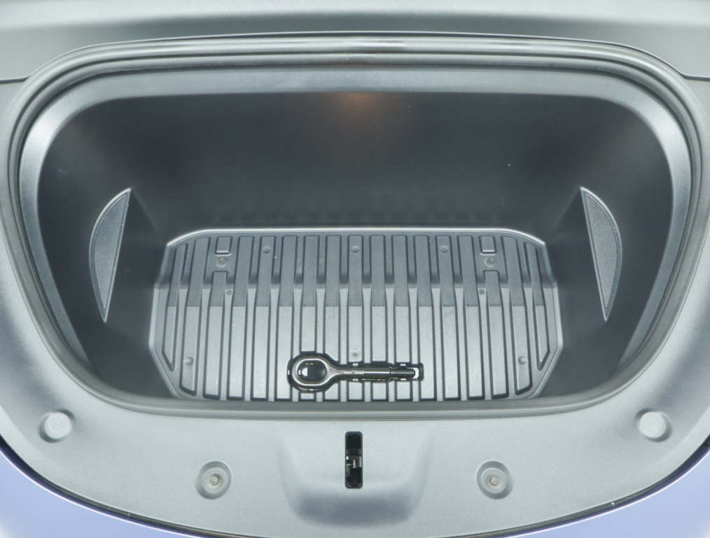 Tesla Model Y 4x4 2023 23