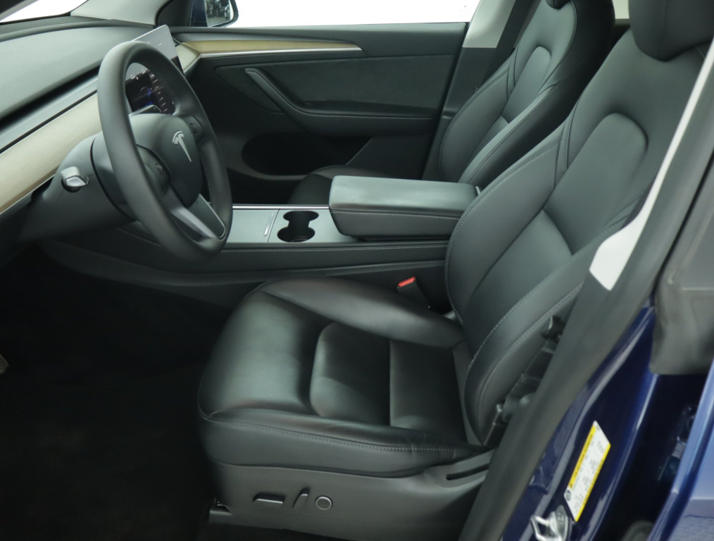 Tesla Model Y 4x4 2023 13