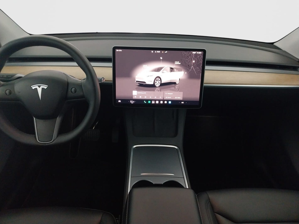 Tesla Model Y 4x4 2023 9