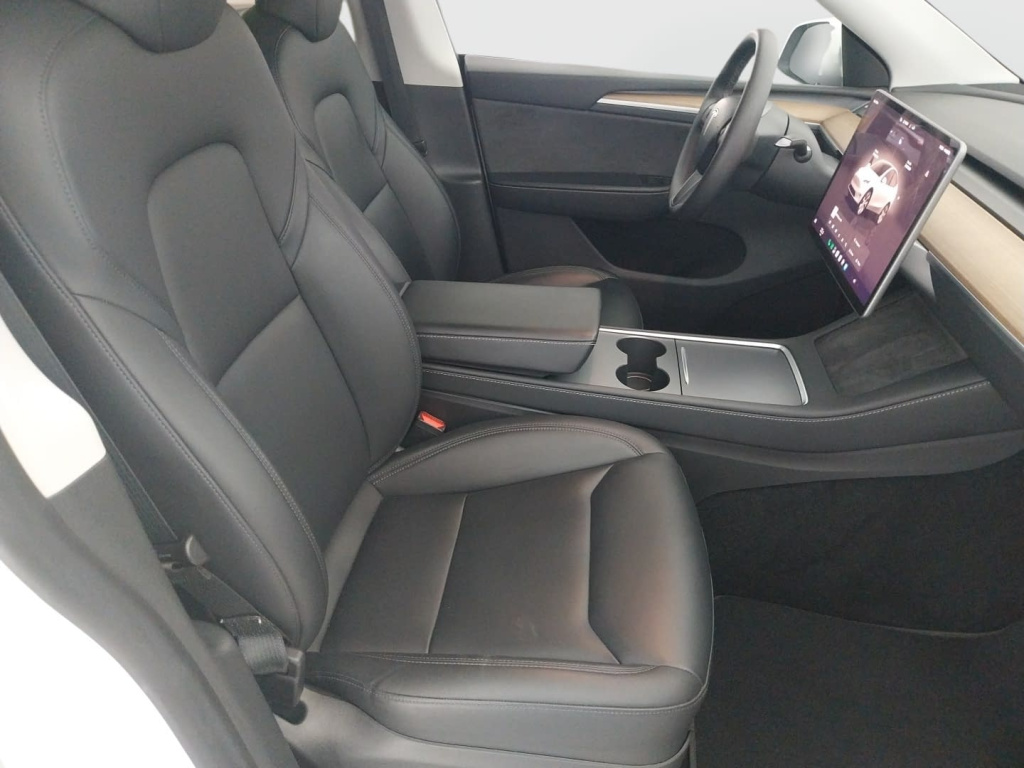 Tesla Model Y 4x4 2023 10