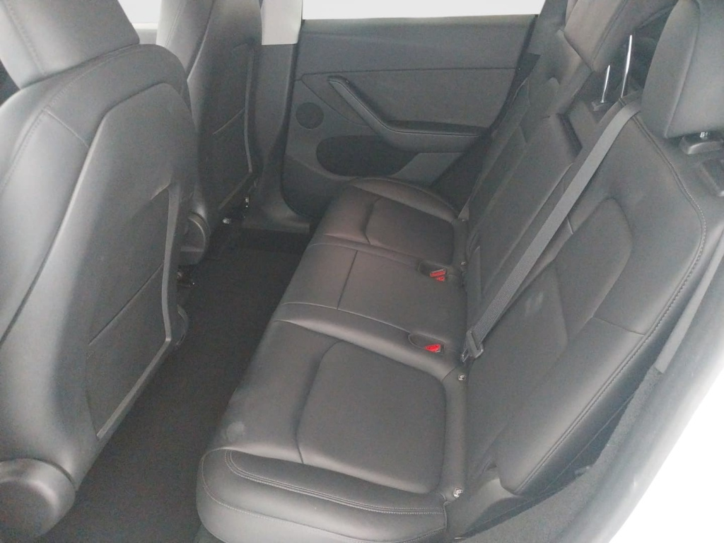 Tesla Model Y 4x4 2023 12