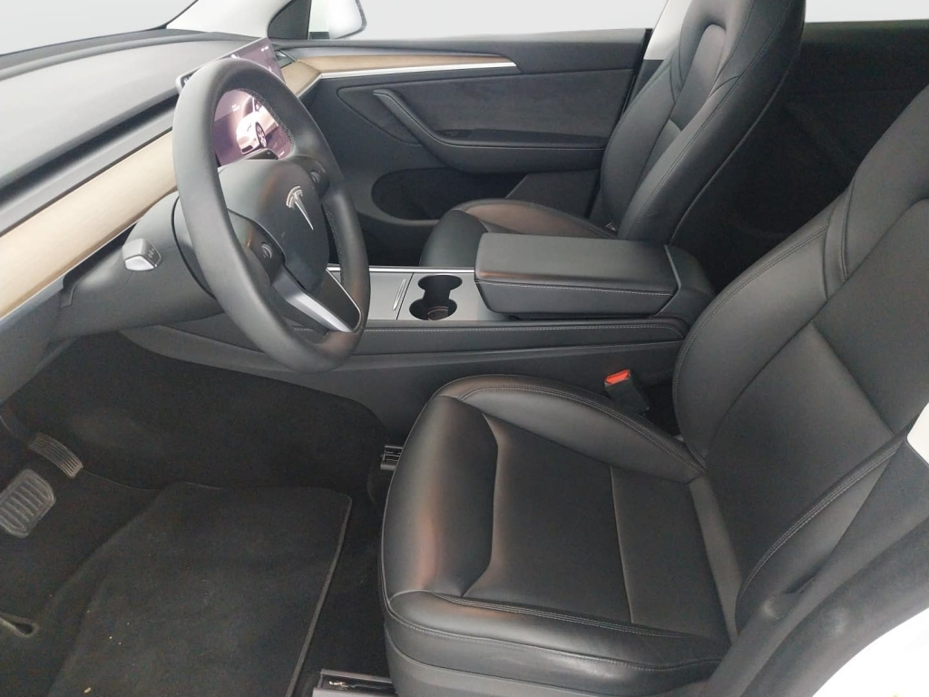 Tesla Model Y 4x4 2023 13