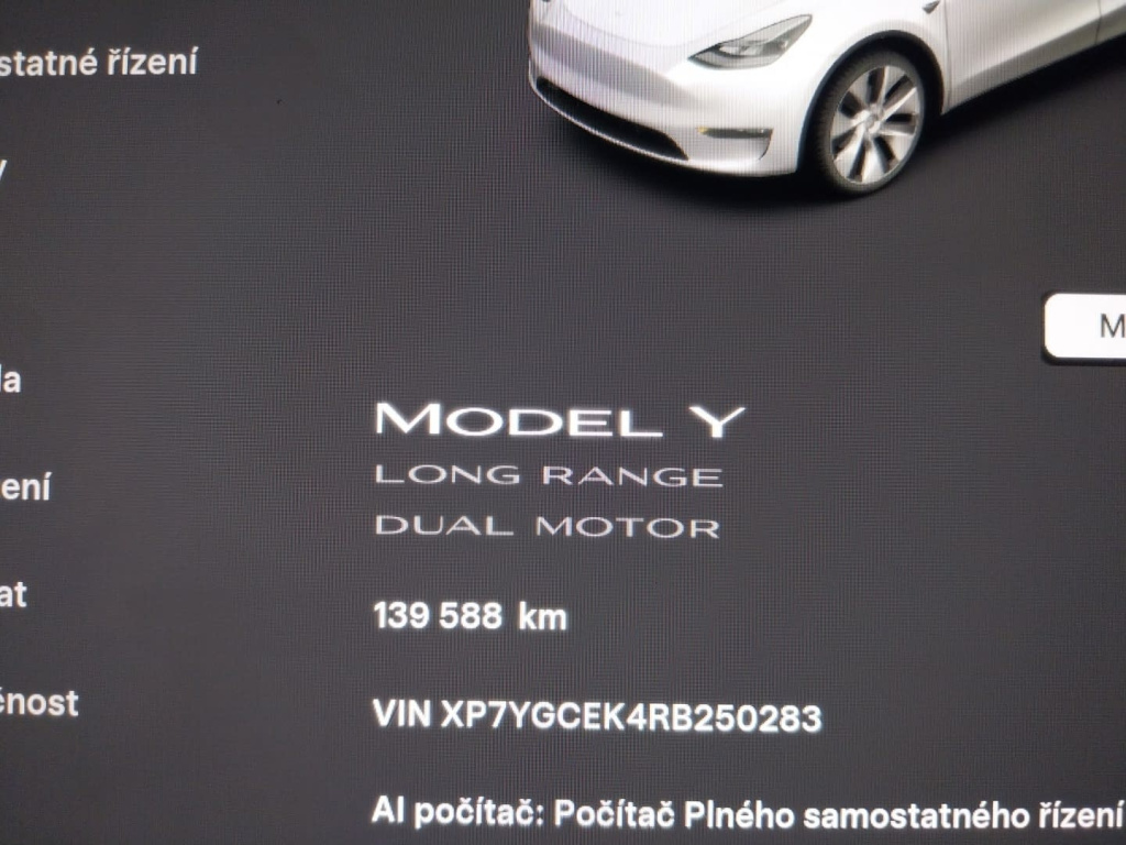 Tesla Model Y 4x4 2023 14