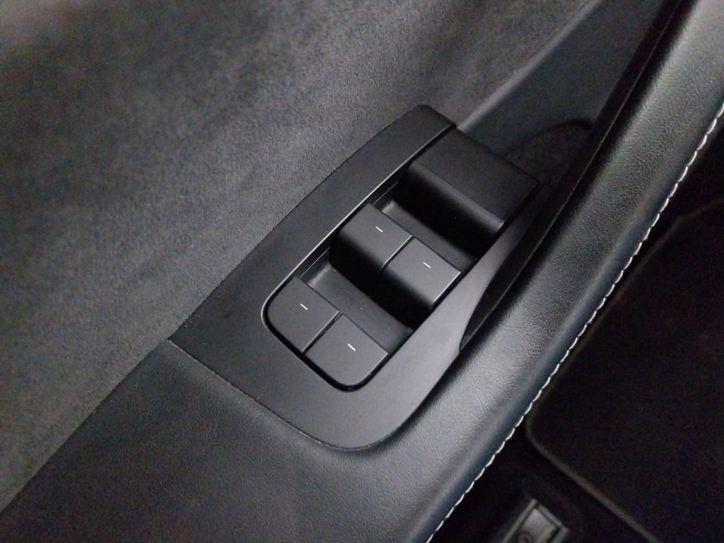 Tesla Model Y 4x4 2023 23