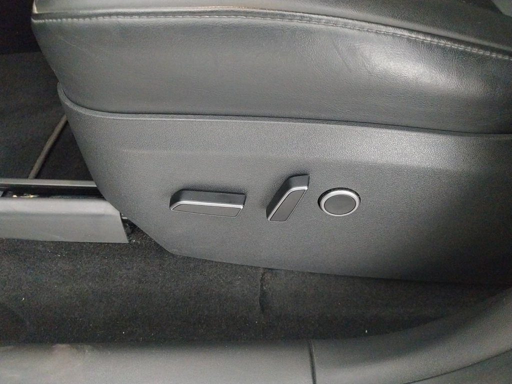 Tesla Model Y 4x4 2023 19