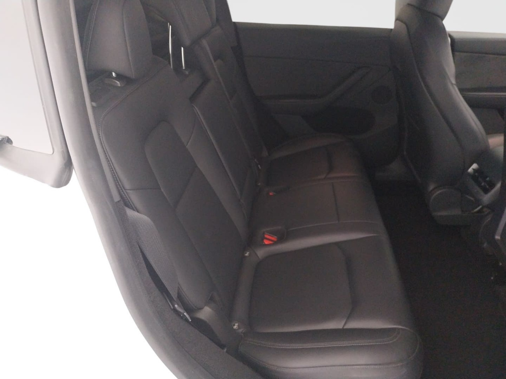 Tesla Model Y 4x4 2023 11