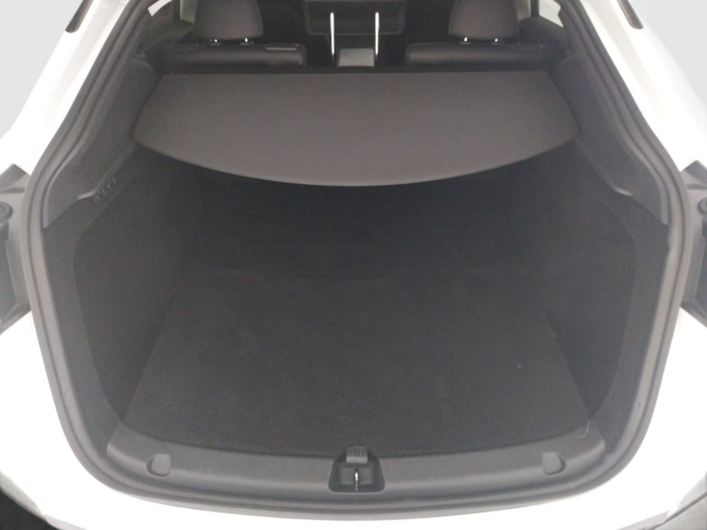 Tesla Model Y 4x4 2023 17