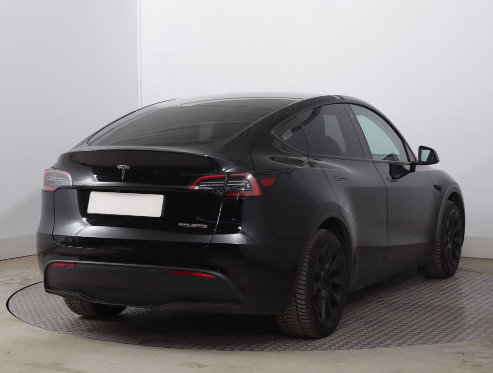 Tesla Model Y 4x4 2023 7