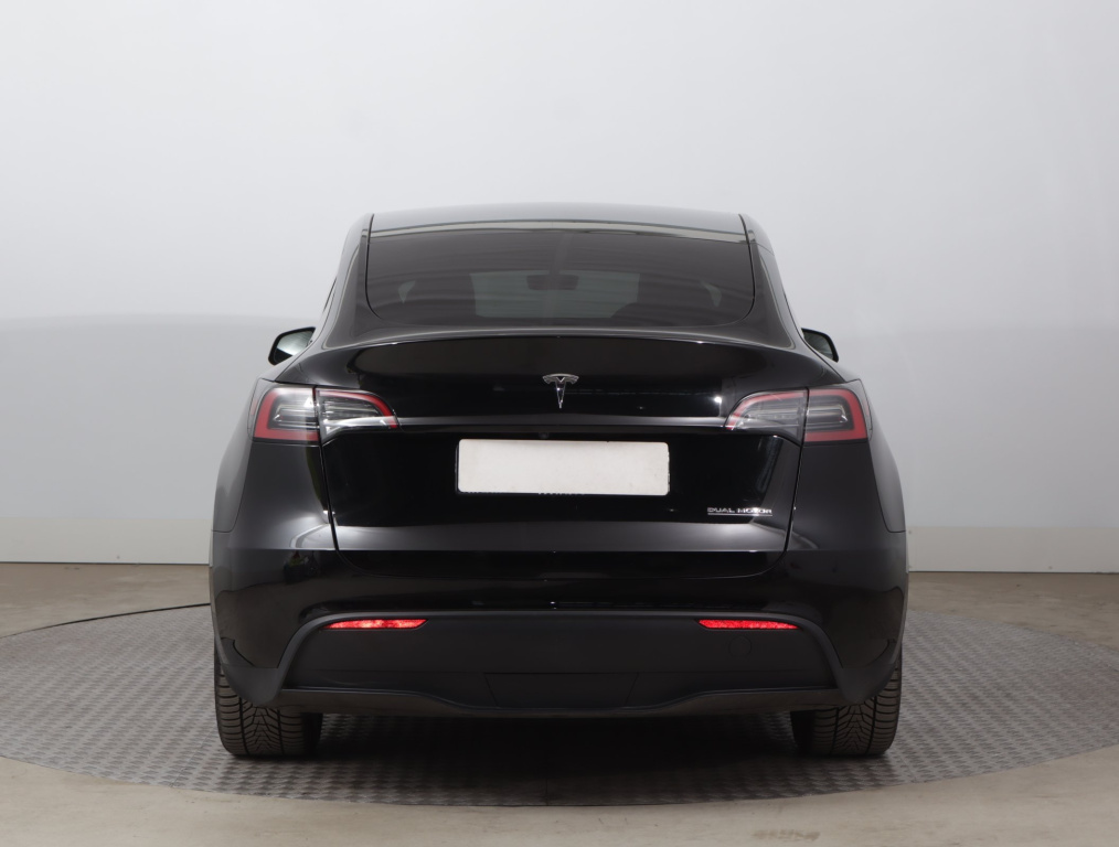 Tesla Model Y 4x4 2023 6